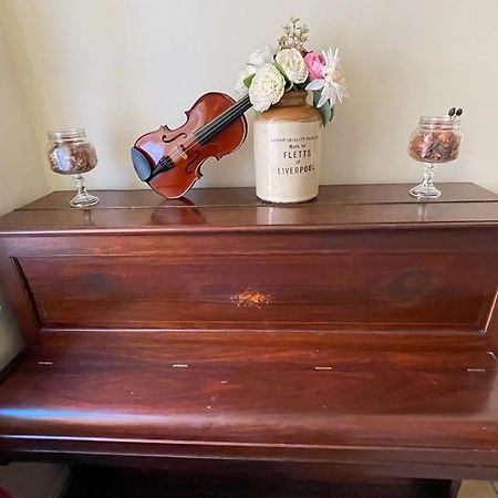 Room In Family Home Near Penny Lane Liverpool Buitenkant foto