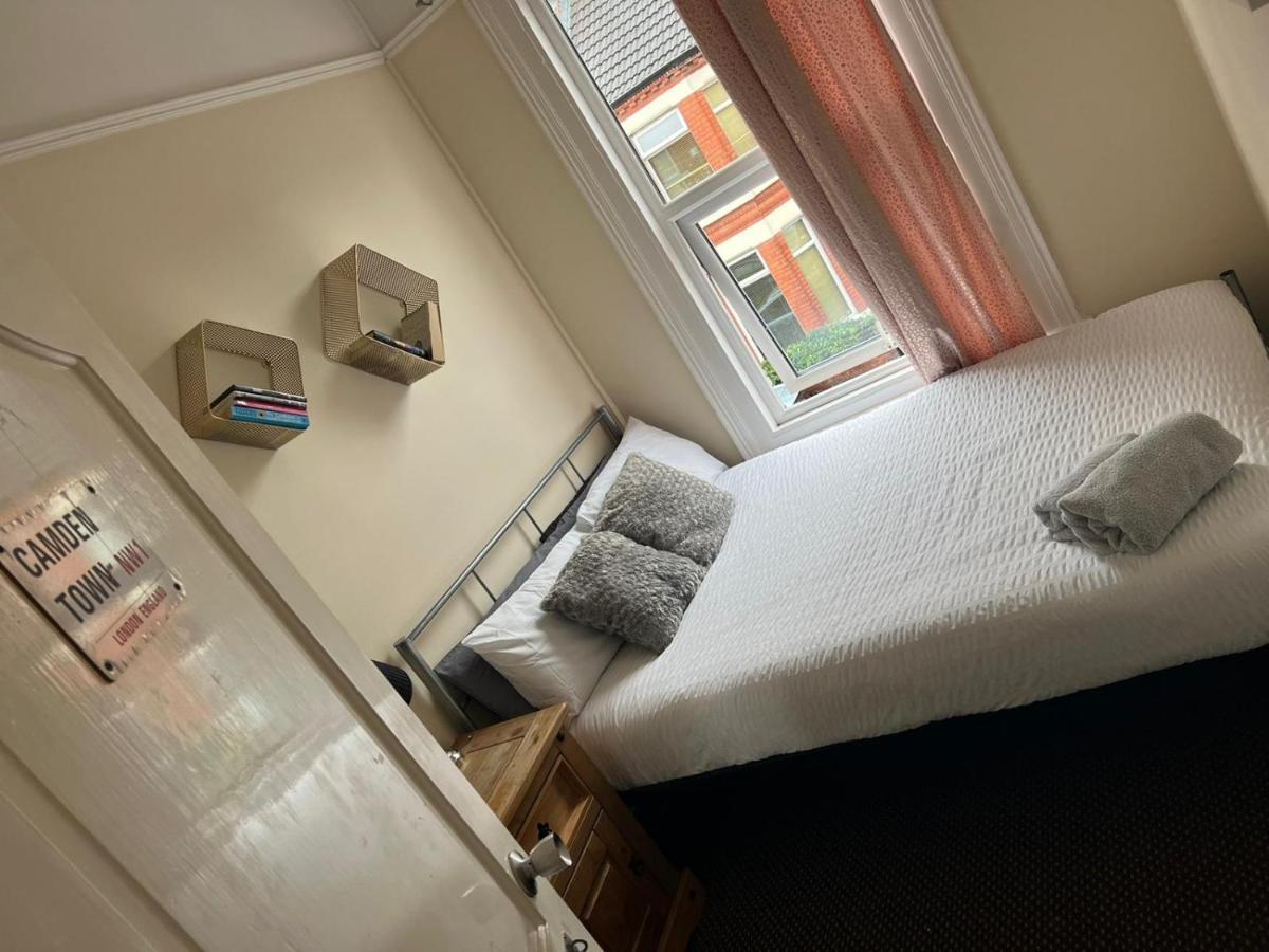 Room In Family Home Near Penny Lane Liverpool Buitenkant foto